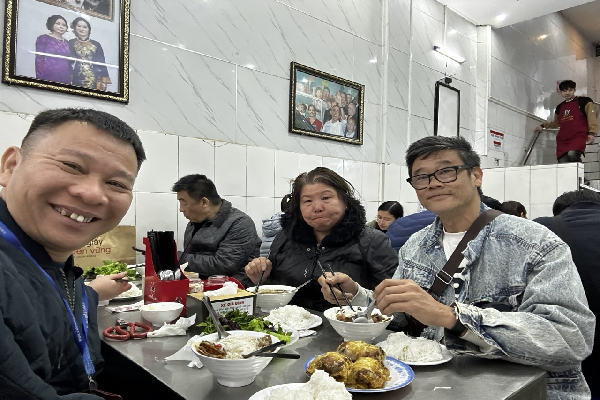 Discover the Vibrant Flavors of Hanoi's Street Food Scene - photo 21